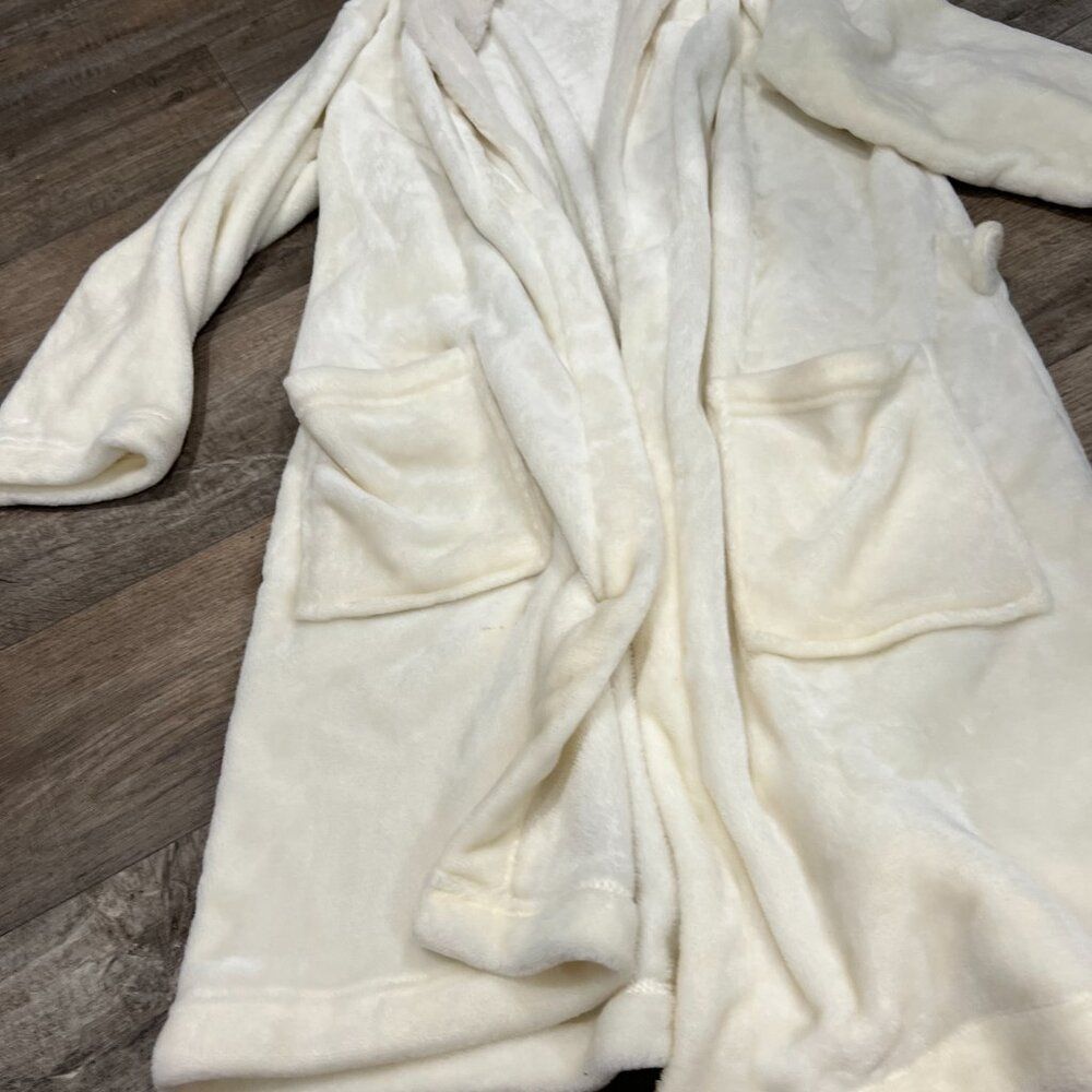 Adrienne Vittadini OS Robe - Picture 7 of 10